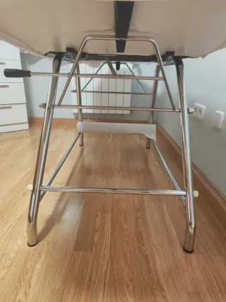 Camilla de estética blanca – ajustable y completa