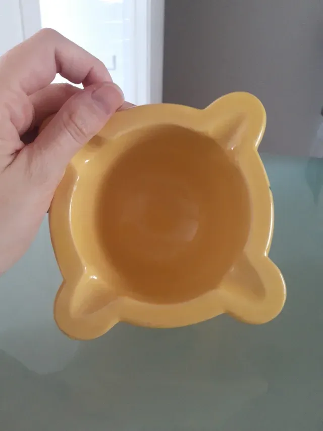 Mortero de cerámica y madera