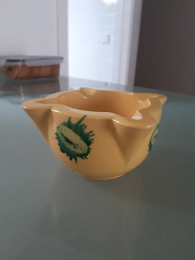 Mortero de cerámica y madera