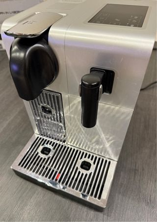 Cafetera Nespresso DeLonghi