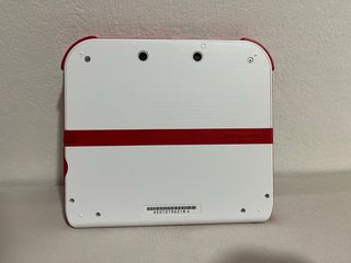 Nintendo 2DS Blanca y Roja con Micro SD