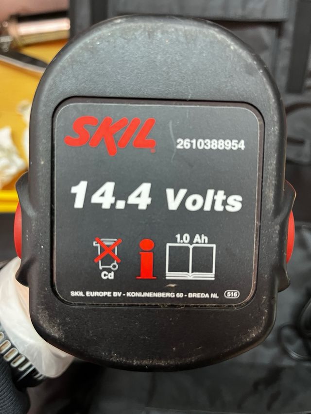 Atornillador/Taladro SKIL 14.4V con cargador