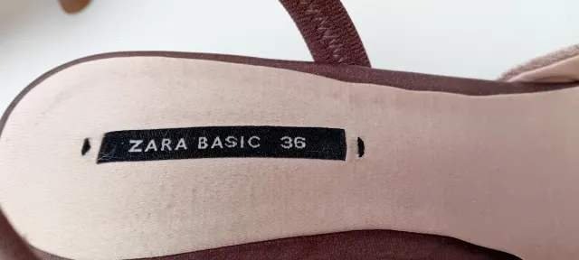 Zapato de tacón destalonado