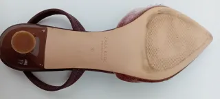 Zapato de tacón destalonado