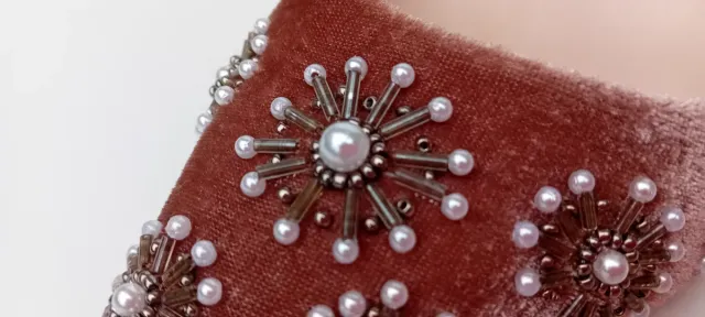 Zapato de tacón destalonado