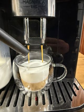Cafetera Superautomatica DeLonghi Magnifica EVO