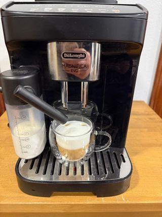 Cafetera Superautomatica DeLonghi Magnifica EVO
