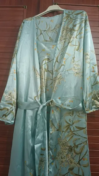 Pijama de seda con estampado floral