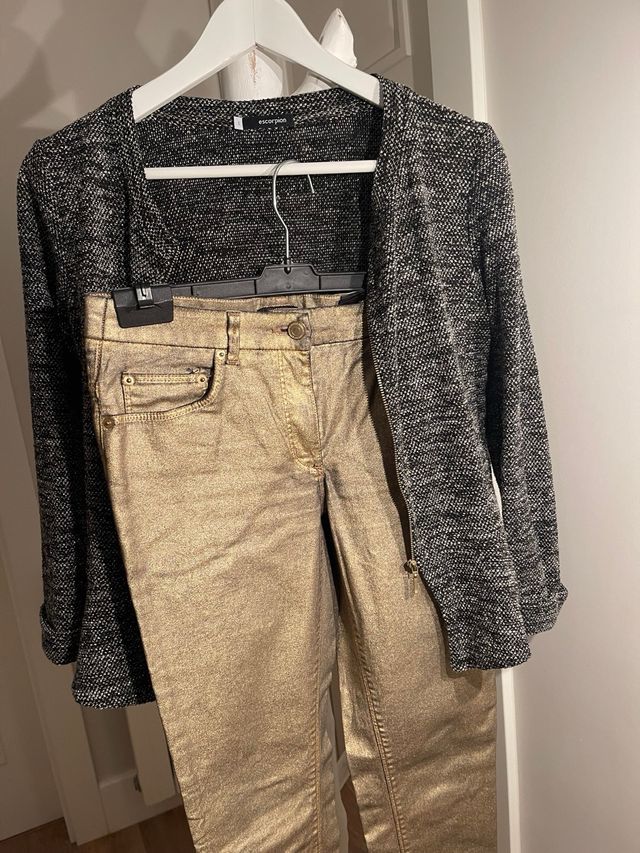 Conjunto Chaqueta Scorpion Negra y Dorada