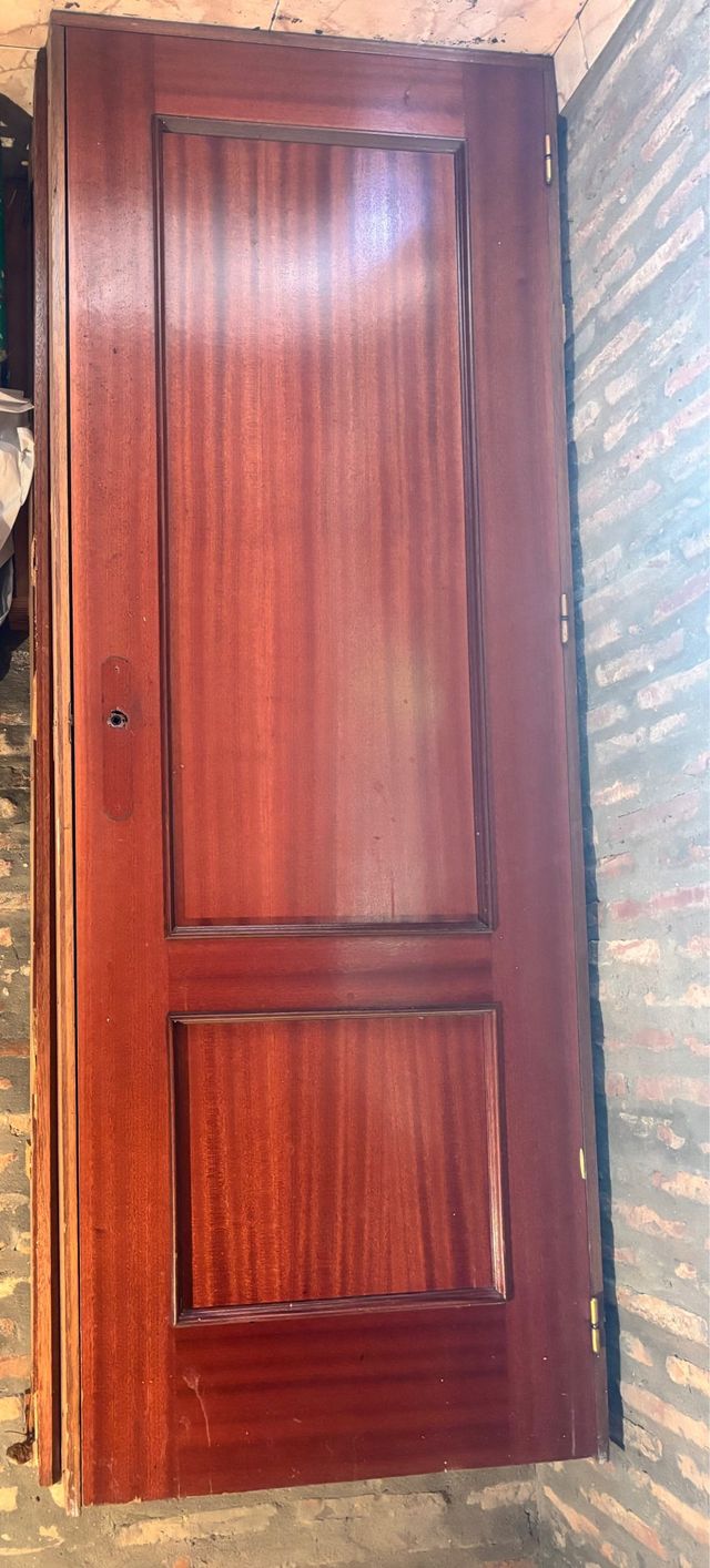 Puertas madera maciza nogal