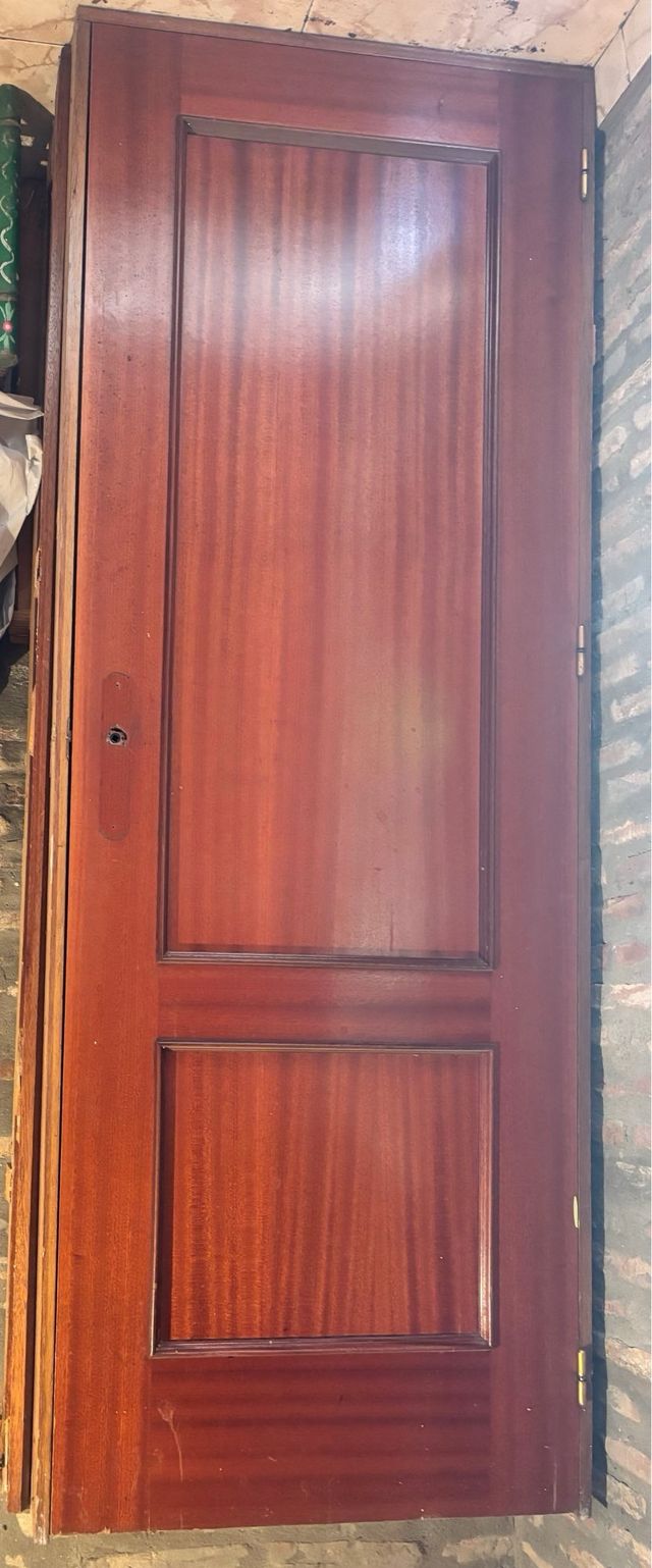 Puertas madera maciza nogal