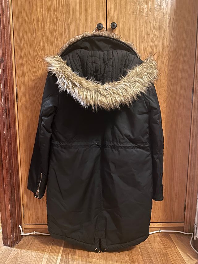 Abrigo Negro Zara con Forro de Pelo