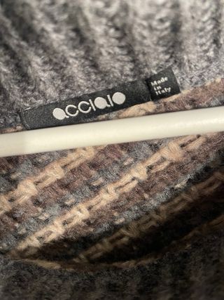 Poncho de lana beige y gris