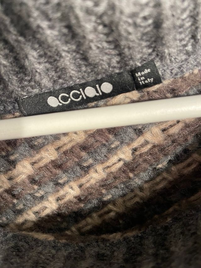 Poncho de lana beige y gris