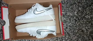 Zapatillas Nike Air Force 1 Blancas y Plateadas