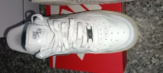 Zapatillas Nike Air Force 1 Blancas y Plateadas