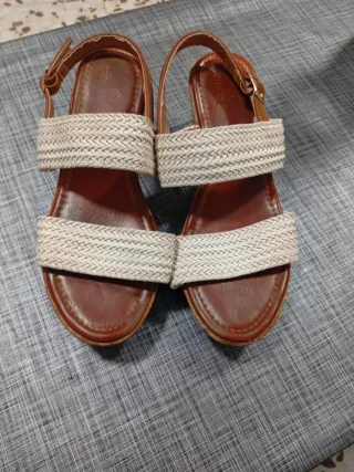 Sandalias cuña esparto beige y marrón