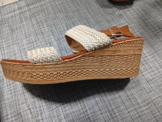 Sandalias cuña esparto beige y marrón