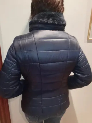 Cazadora acolchada azul marino