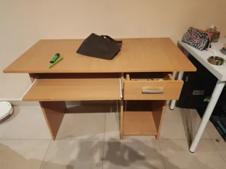 Escritorio madera con cajón y bandeja
