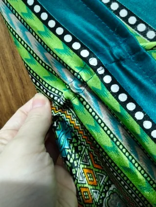 Vestido sedoso, con estampado floral