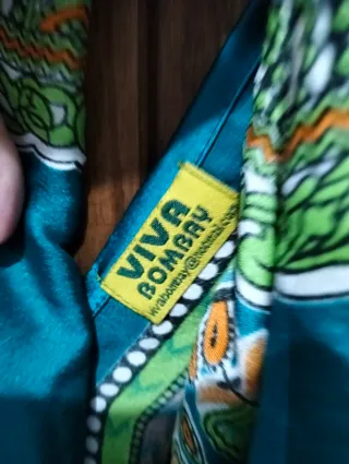 Vestido sedoso, con estampado floral