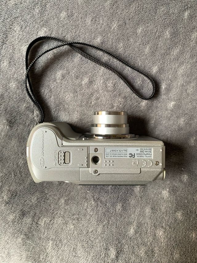 Cámara Digital Fujifilm FinePix E500