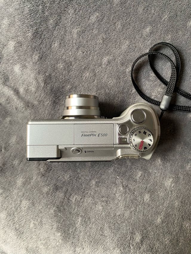 Cámara Digital Fujifilm FinePix E500