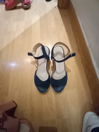 Sandalias de cuña azul mujer