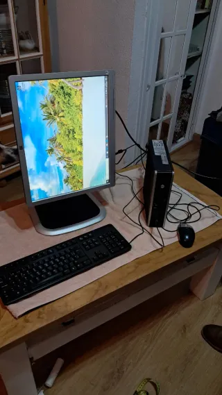 Ordenador de torre HP completo