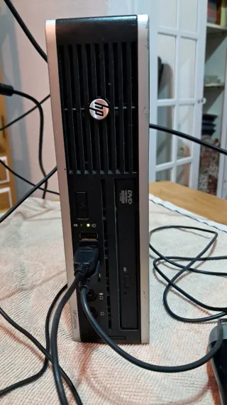 Ordenador de torre HP completo