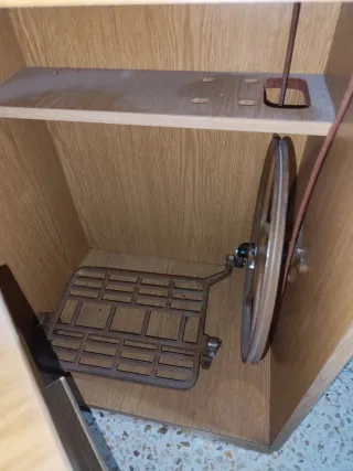 Máquina de coser Alfa 10047 con mueble, antigua.