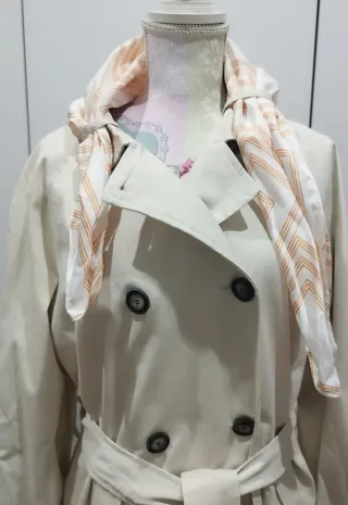 Gabardina larga pañuelo. Zara.