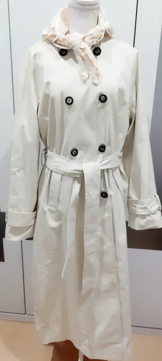 Gabardina larga pañuelo. Zara.