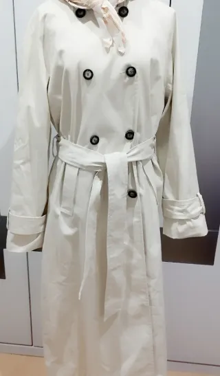 Gabardina larga pañuelo. Zara.