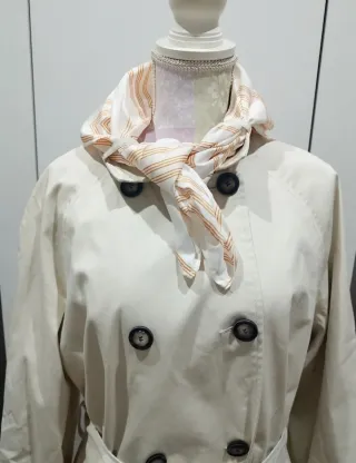 Gabardina larga pañuelo. Zara.