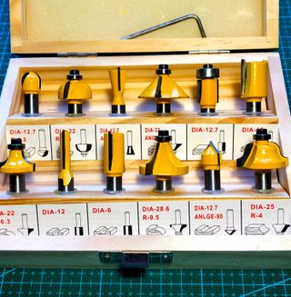 Estuche con set 12 fresas de 8mm para madera NUEVO