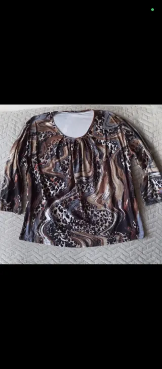 Blusa cuello redondo manga 3/4 estampada
