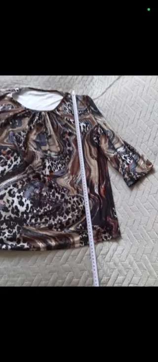 Blusa cuello redondo manga 3/4 estampada