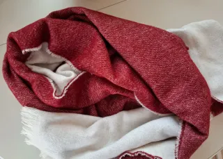 Chal bufanda de Parfois granate y blanca