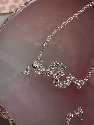 Collar plateado diseño Serpiente con circonitas