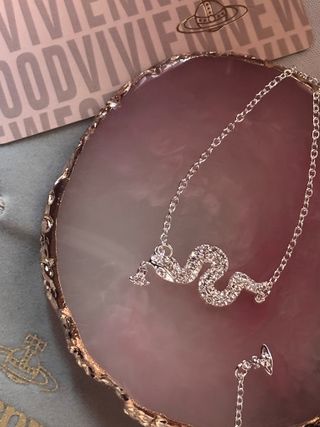 Collar plateado diseño Serpiente con circonitas