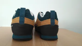 Zapatillas trekking Quechua marrones y negras