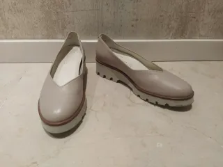 Zapatos verano de piel beige Ana Saenz