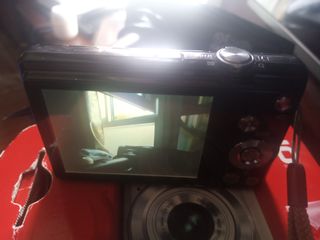 Cámara Casio EXILIM 14.1 MP 5x Zoom sin cargador