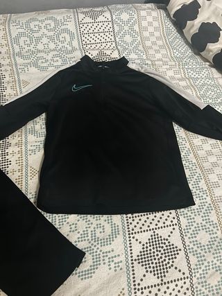 Chándal fino Nike negro y blanco talla 5/6 años