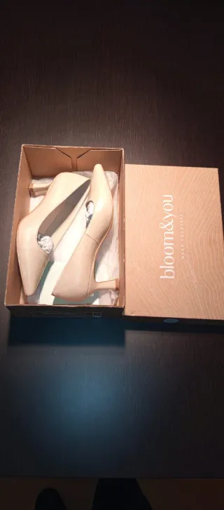 Zapato salón de mujer beige marca BLOOM&YOU núm 37