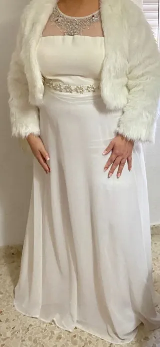 Vestido de Novia Blanco con borreguito,y velo .