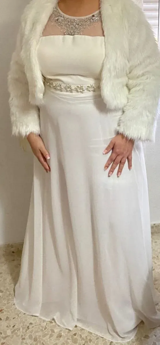 Vestido de Novia Blanco con borreguito,y velo .