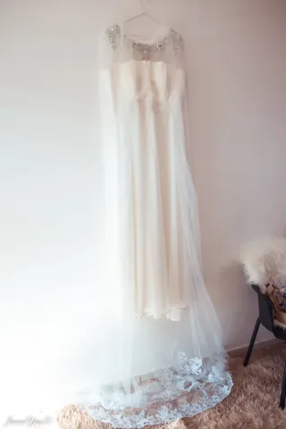 Vestido de Novia Blanco con borreguito,y velo .